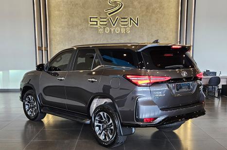 TOYOTA Hilux SW4 2.8 16V 4P SRX PLATINUM 4X4 7 LUGARES TURBO DIESEL AUTOM�TICO, Foto 3