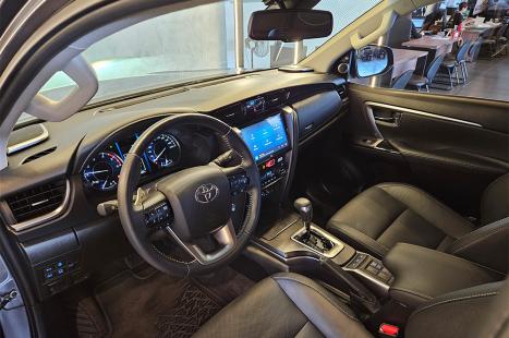 TOYOTA Hilux SW4 2.8 16V 4P SRX PLATINUM 4X4 7 LUGARES TURBO DIESEL AUTOM�TICO, Foto 11