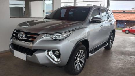 TOYOTA Hilux SW4 2.8 16V 4P SRX 4X4 7 LUGARES TURBO DIESEL AUTOM�TICO, Foto 3