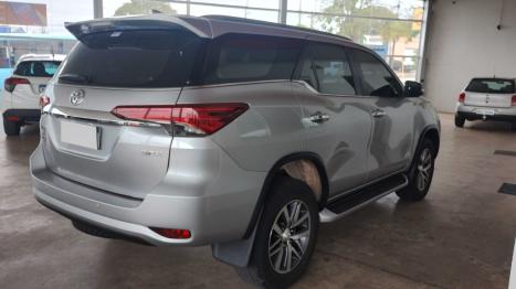 TOYOTA Hilux SW4 2.8 16V 4P SRX 4X4 7 LUGARES TURBO DIESEL AUTOM�TICO, Foto 4