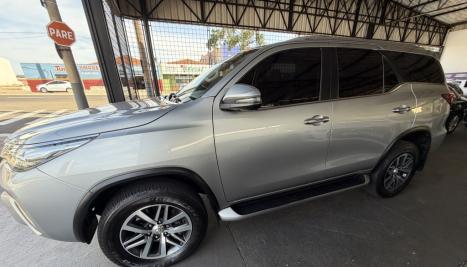 TOYOTA Hilux SW4 2.8 4P SRX 4X4 TURBO DIESEL AUTOM�TICO, Foto 4