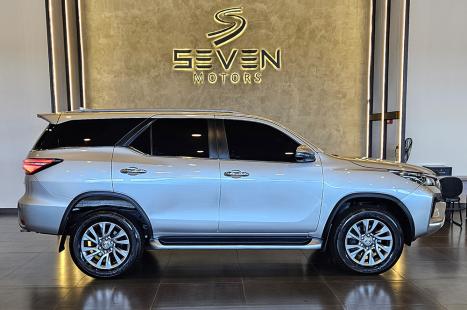 TOYOTA Hilux SW4 2.8 4P SRX 4X4 DIAMOND 7 LUGARES TURBO DIESEL AUTOM�TICO, Foto 6