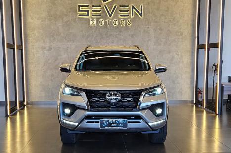 TOYOTA Hilux SW4 2.8 4P SRX 4X4 DIAMOND 7 LUGARES TURBO DIESEL AUTOM�TICO, Foto 8