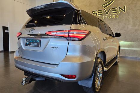 TOYOTA Hilux SW4 2.8 4P SRX 4X4 DIAMOND 7 LUGARES TURBO DIESEL AUTOM�TICO, Foto 9