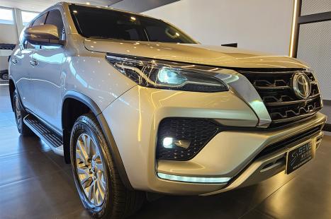 TOYOTA Hilux SW4 2.8 4P SRX 4X4 DIAMOND 7 LUGARES TURBO DIESEL AUTOM�TICO, Foto 10