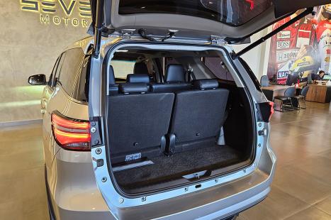 TOYOTA Hilux SW4 2.8 4P SRX 4X4 DIAMOND 7 LUGARES TURBO DIESEL AUTOM�TICO, Foto 11