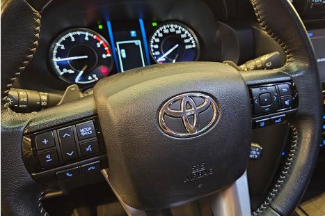 TOYOTA Hilux SW4 2.8 4P SRX 4X4 DIAMOND 7 LUGARES TURBO DIESEL AUTOM�TICO, Foto 13