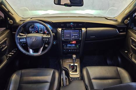 TOYOTA Hilux SW4 2.8 4P SRX 4X4 DIAMOND 7 LUGARES TURBO DIESEL AUTOM�TICO, Foto 16