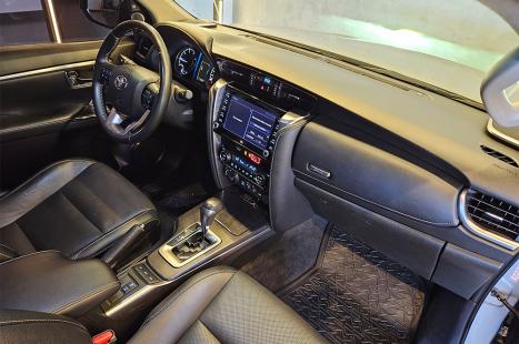 TOYOTA Hilux SW4 2.8 4P SRX 4X4 DIAMOND 7 LUGARES TURBO DIESEL AUTOM�TICO, Foto 17