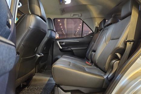 TOYOTA Hilux SW4 2.8 4P SRX 4X4 DIAMOND 7 LUGARES TURBO DIESEL AUTOM�TICO, Foto 20