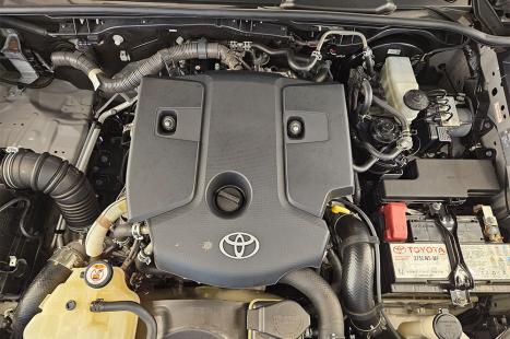 TOYOTA Hilux SW4 2.8 4P SRX 4X4 DIAMOND 7 LUGARES TURBO DIESEL AUTOM�TICO, Foto 21