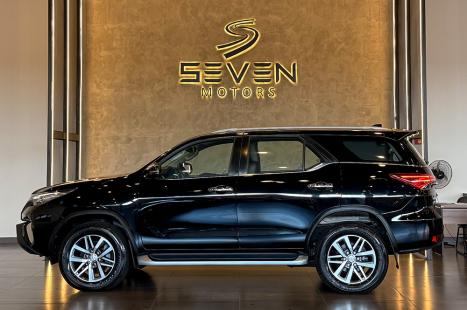 TOYOTA Hilux SW4 2.8 16V 4P SRX 4X4 7 LUGARES TURBO DIESEL AUTOM�TICO, Foto 2