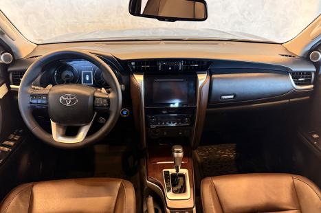 TOYOTA Hilux SW4 2.8 16V 4P SRX 4X4 7 LUGARES TURBO DIESEL AUTOM�TICO, Foto 9