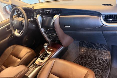 TOYOTA Hilux SW4 2.8 16V 4P SRX 4X4 7 LUGARES TURBO DIESEL AUTOM�TICO, Foto 11