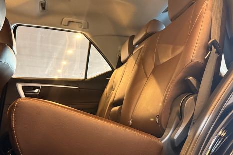 TOYOTA Hilux SW4 2.8 16V 4P SRX 4X4 7 LUGARES TURBO DIESEL AUTOM�TICO, Foto 16