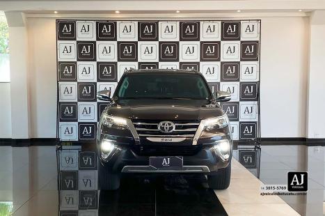 TOYOTA Hilux SW4 2.8 16V 4P SRX 4X4 7 LUGARES TURBO DIESEL AUTOM�TICO, Foto 2