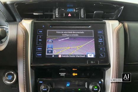 TOYOTA Hilux SW4 2.8 16V 4P SRX 4X4 7 LUGARES TURBO DIESEL AUTOM�TICO, Foto 16