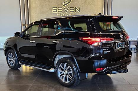 TOYOTA Hilux SW4 2.8 4P SRX 4X4 DIAMOND 7 LUGARES TURBO DIESEL AUTOM�TICO, Foto 3