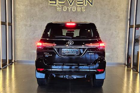 TOYOTA Hilux SW4 2.8 4P SRX 4X4 DIAMOND 7 LUGARES TURBO DIESEL AUTOM�TICO, Foto 4