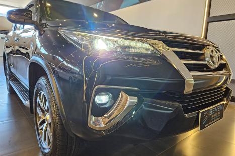 TOYOTA Hilux SW4 2.8 4P SRX 4X4 DIAMOND 7 LUGARES TURBO DIESEL AUTOM�TICO, Foto 10