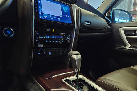 TOYOTA Hilux SW4 2.8 4P SRX 4X4 DIAMOND 7 LUGARES TURBO DIESEL AUTOM�TICO, Foto 15