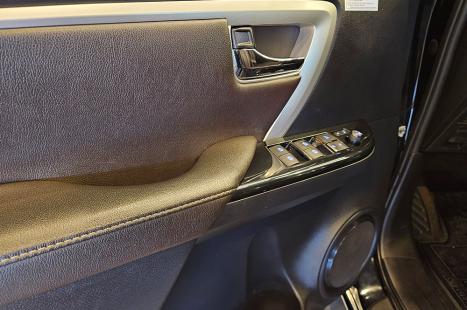 TOYOTA Hilux SW4 2.8 4P SRX 4X4 DIAMOND 7 LUGARES TURBO DIESEL AUTOM�TICO, Foto 19