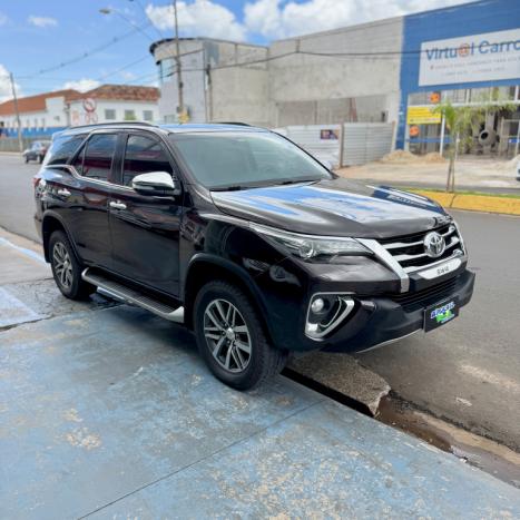 TOYOTA Hilux SW4 2.8 16V 4P SRX 4X4 7 LUGARES TURBO DIESEL AUTOM�TICO, Foto 4