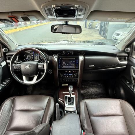 TOYOTA Hilux SW4 2.8 16V 4P SRX 4X4 7 LUGARES TURBO DIESEL AUTOM�TICO, Foto 8