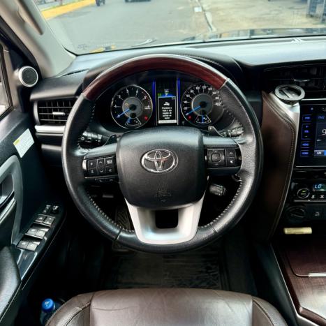 TOYOTA Hilux SW4 2.8 16V 4P SRX 4X4 7 LUGARES TURBO DIESEL AUTOM�TICO, Foto 9