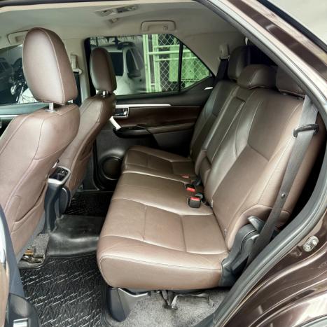 TOYOTA Hilux SW4 2.8 16V 4P SRX 4X4 7 LUGARES TURBO DIESEL AUTOM�TICO, Foto 12