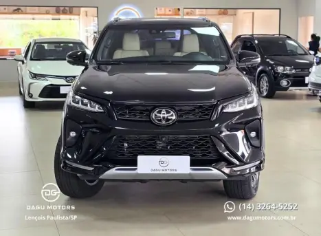 TOYOTA Hilux SW4 2.8 4P SRX 4X4 DIAMOND 7 LUGARES TURBO DIESEL AUTOM�TICO, Foto 2