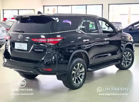 TOYOTA Hilux SW4 2.8 4P SRX 4X4 DIAMOND 7 LUGARES TURBO DIESEL AUTOM�TICO, Foto 6