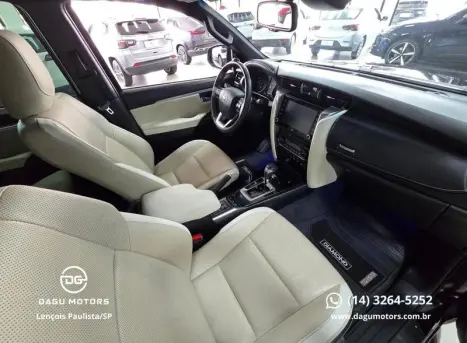 TOYOTA Hilux SW4 2.8 4P SRX 4X4 DIAMOND 7 LUGARES TURBO DIESEL AUTOM�TICO, Foto 8