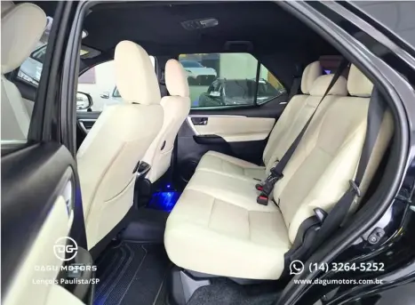 TOYOTA Hilux SW4 2.8 4P SRX 4X4 DIAMOND 7 LUGARES TURBO DIESEL AUTOM�TICO, Foto 10