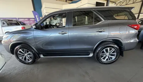 TOYOTA Hilux SW4 2.8 16V 4P SRX 4X4 7 LUGARES TURBO DIESEL AUTOM�TICO, Foto 4