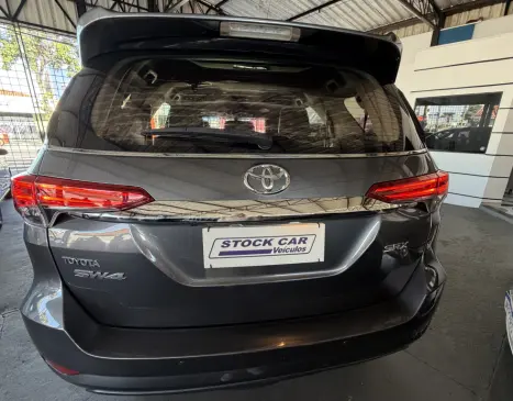 TOYOTA Hilux SW4 2.8 16V 4P SRX 4X4 7 LUGARES TURBO DIESEL AUTOM�TICO, Foto 5