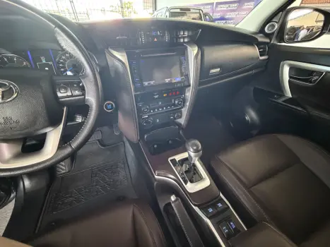 TOYOTA Hilux SW4 2.8 16V 4P SRX 4X4 7 LUGARES TURBO DIESEL AUTOM�TICO, Foto 8