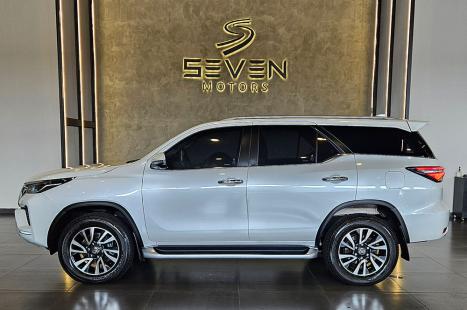 TOYOTA Hilux SW4 2.8 16V 4P SRX 4X4 7 LUGARES TURBO DIESEL AUTOM�TICO, Foto 2