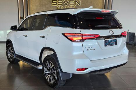 TOYOTA Hilux SW4 2.8 16V 4P SRX 4X4 7 LUGARES TURBO DIESEL AUTOM�TICO, Foto 3