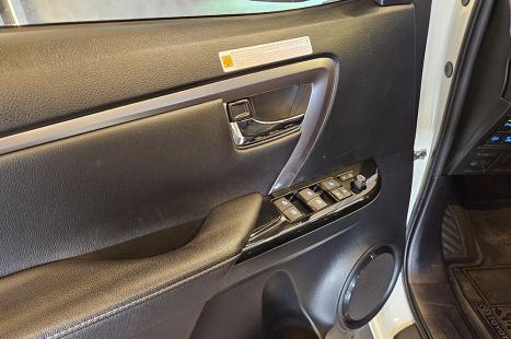 TOYOTA Hilux SW4 2.8 16V 4P SRX 4X4 7 LUGARES TURBO DIESEL AUTOM�TICO, Foto 19