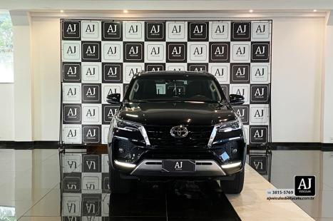 TOYOTA Hilux SW4 2.8 16V 4P SRX 4X4 7 LUGARES TURBO DIESEL AUTOM�TICO, Foto 2