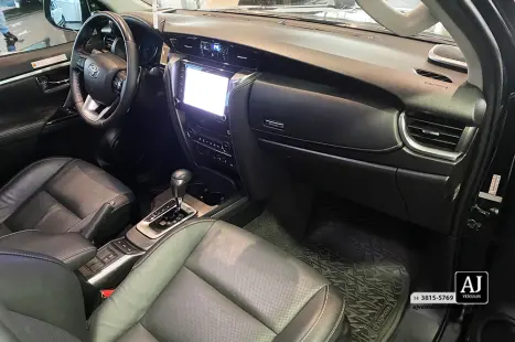 TOYOTA Hilux SW4 2.8 16V 4P SRX 4X4 7 LUGARES TURBO DIESEL AUTOM�TICO, Foto 11