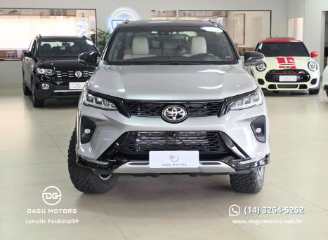 TOYOTA Hilux SW4 2.8 4P SRX 4X4 DIAMOND 7 LUGARES TURBO DIESEL AUTOM�TICO, Foto 2