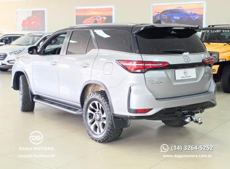 TOYOTA Hilux SW4 2.8 4P SRX 4X4 DIAMOND 7 LUGARES TURBO DIESEL AUTOM�TICO, Foto 4