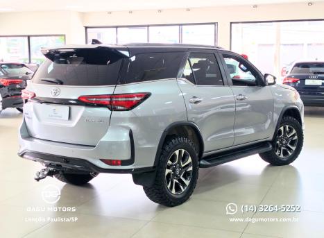 TOYOTA Hilux SW4 2.8 4P SRX 4X4 DIAMOND 7 LUGARES TURBO DIESEL AUTOM�TICO, Foto 6