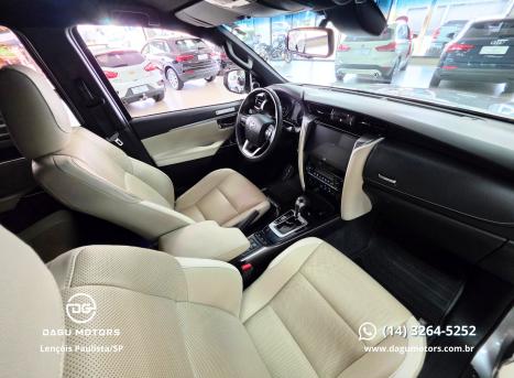 TOYOTA Hilux SW4 2.8 4P SRX 4X4 DIAMOND 7 LUGARES TURBO DIESEL AUTOM�TICO, Foto 7