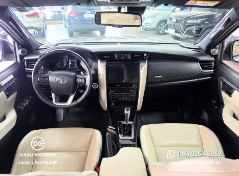 TOYOTA Hilux SW4 2.8 4P SRX 4X4 DIAMOND 7 LUGARES TURBO DIESEL AUTOM�TICO, Foto 11