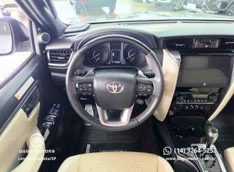 TOYOTA Hilux SW4 2.8 4P SRX 4X4 DIAMOND 7 LUGARES TURBO DIESEL AUTOM�TICO, Foto 12