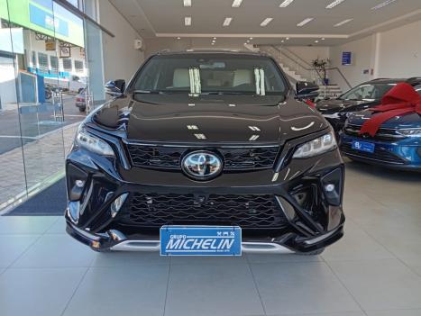 TOYOTA Hilux SW4 2.8 4P SRX 4X4 DIAMOND 7 LUGARES TURBO DIESEL AUTOM�TICO, Foto 2