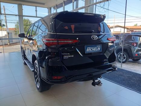 TOYOTA Hilux SW4 2.8 4P SRX 4X4 DIAMOND 7 LUGARES TURBO DIESEL AUTOM�TICO, Foto 3